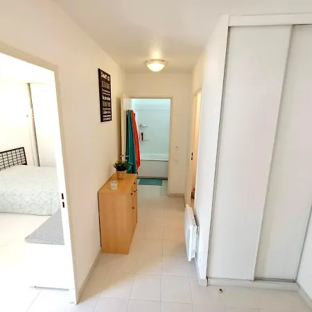 Apartment 2p 42m² Terrasse / Piscine / Clim / ! *
